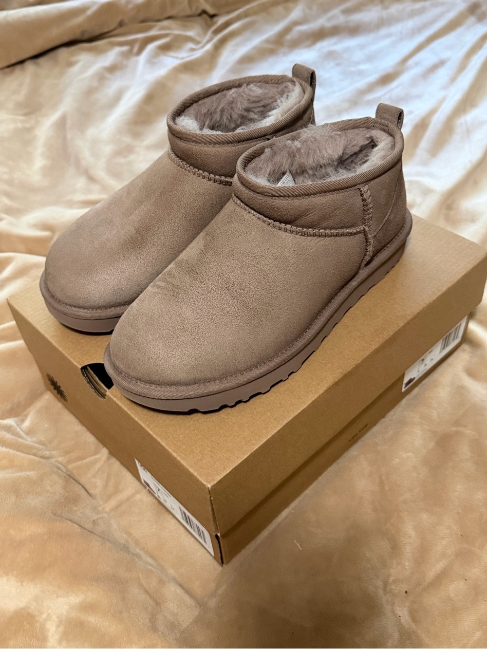 Ugg Classic Ultra Mini Taupe Shearling Slip-On Booties Boots Women’s 7